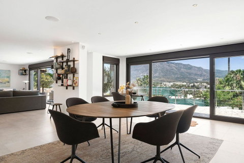 Detached Villa in Marbella, Costa del Sol – 4 beds – 2990000 € - photo 4 of 45