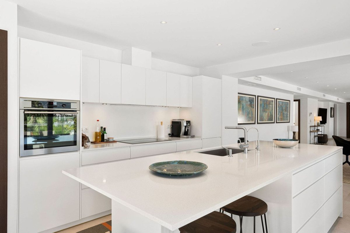 Detached Villa in Marbella, Costa del Sol – 4 beds – 2990000 € - photo 5 of 45