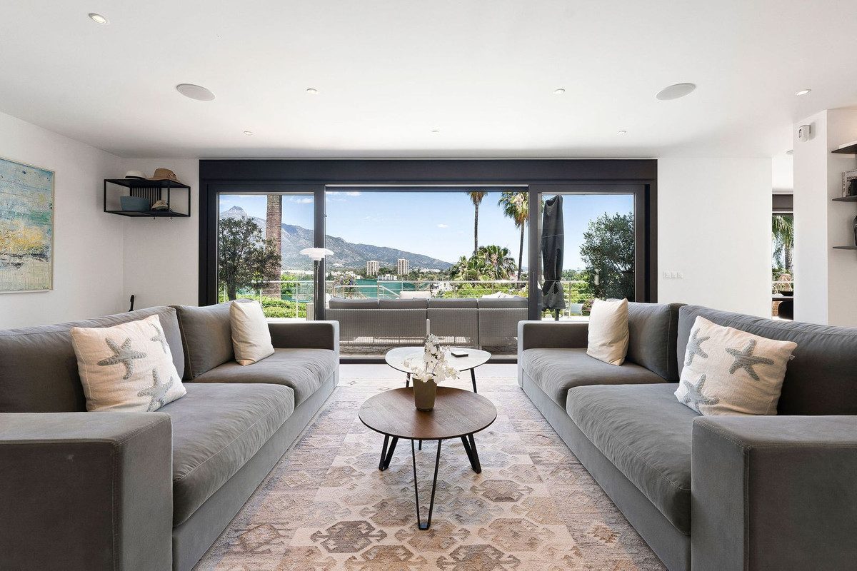 Detached Villa in Marbella, Costa del Sol – 4 beds – 2990000 € - photo 6 of 45