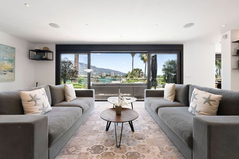 Detached Villa in Marbella, Costa del Sol – 4 beds – 2990000 € - photo 6 of 45