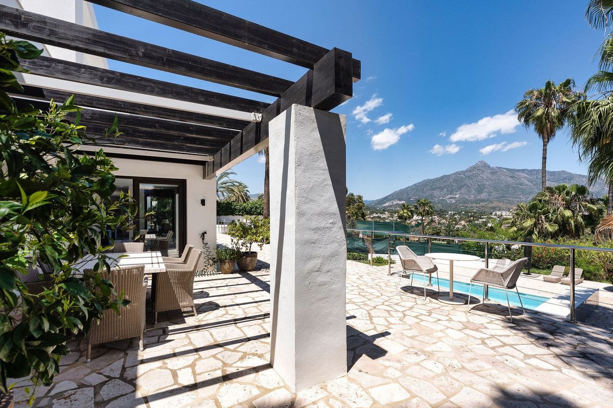 Detached Villa in Marbella, Costa del Sol – 4 beds – 2990000 € - photo 13 of 45