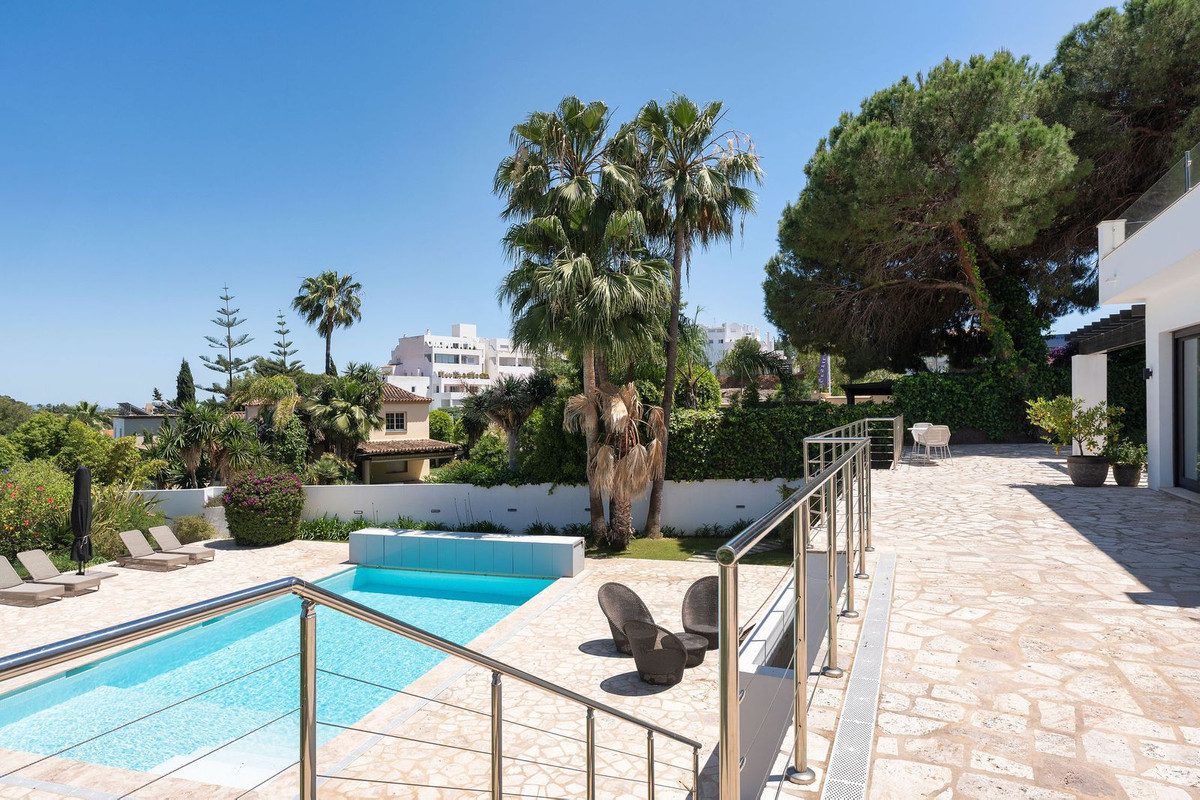 Detached Villa in Marbella, Costa del Sol – 4 beds – 2990000 € - photo 14 of 45