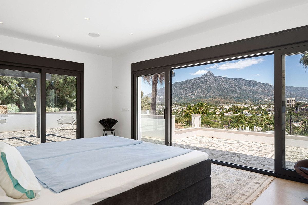 Detached Villa in Marbella, Costa del Sol – 4 beds – 2990000 € - photo 18 of 45