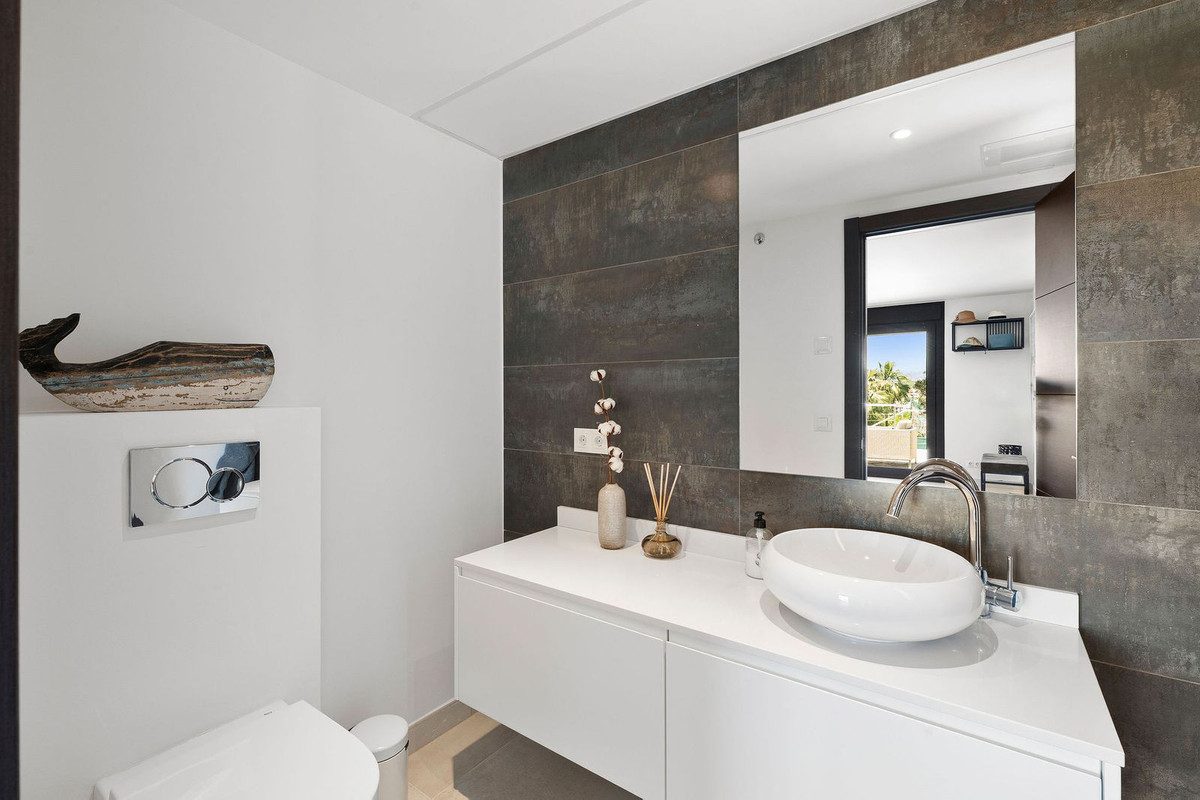 Detached Villa in Marbella, Costa del Sol – 4 beds – 2990000 € - photo 19 of 45
