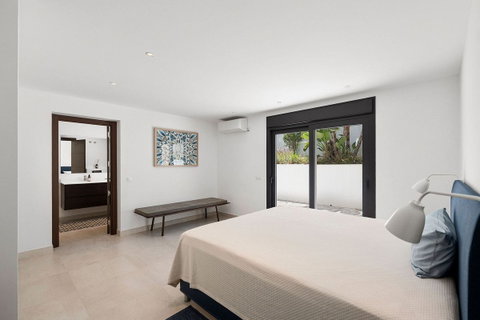 Detached Villa in Marbella, Costa del Sol – 4 beds – 2990000 € - photo 20 of 45