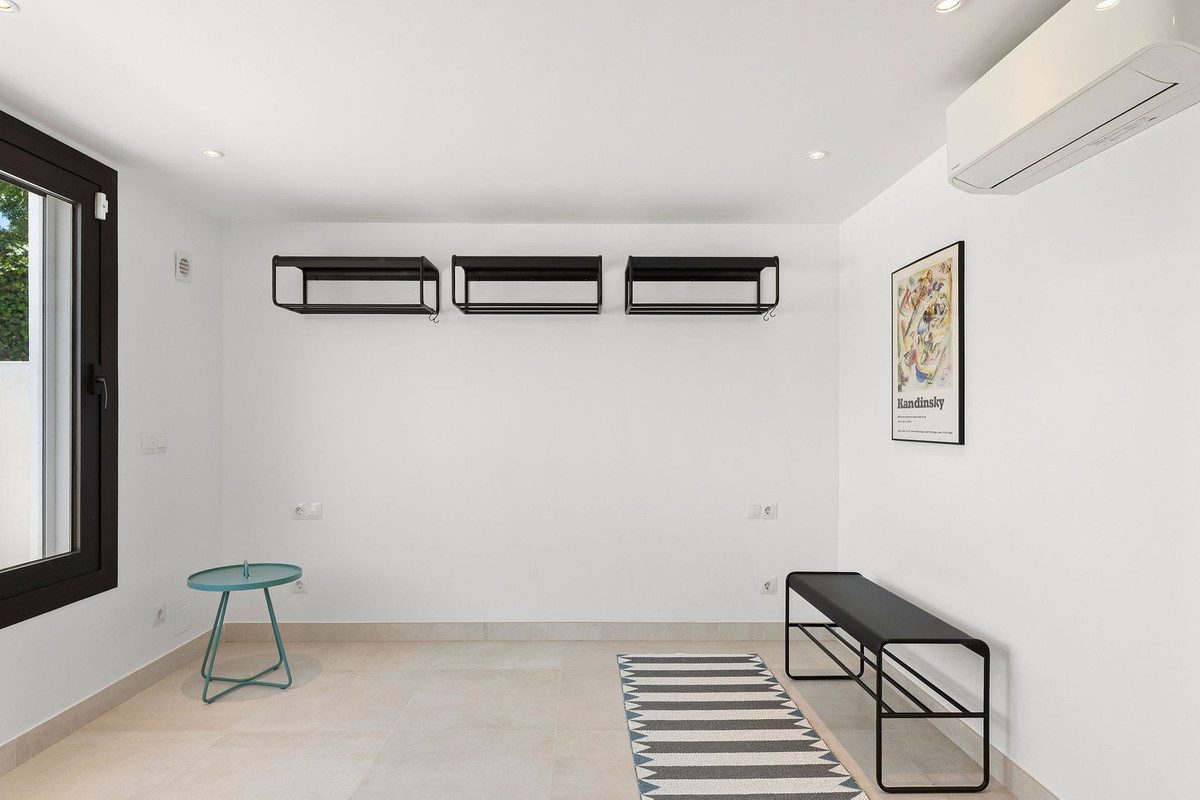 Detached Villa in Marbella, Costa del Sol – 4 beds – 2990000 € - photo 32 of 45