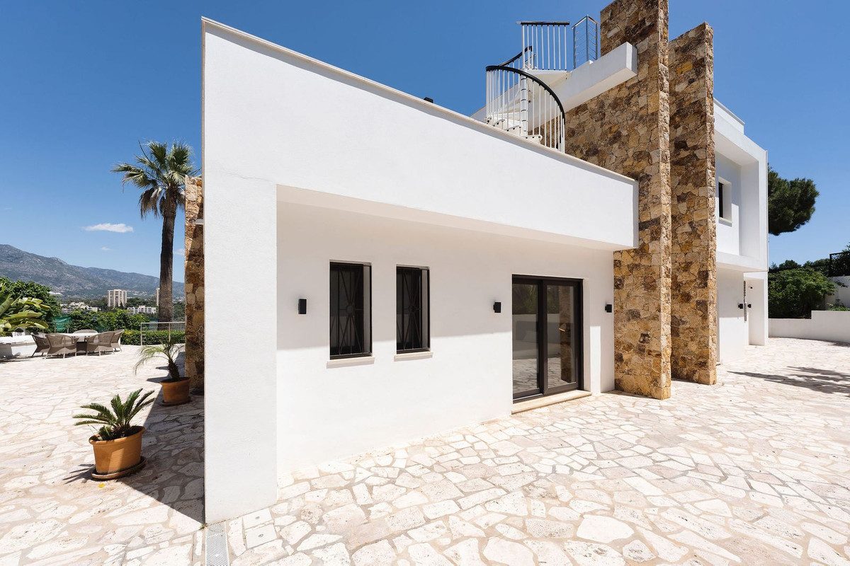 Detached Villa in Marbella, Costa del Sol – 4 beds – 2990000 € - photo 34 of 45