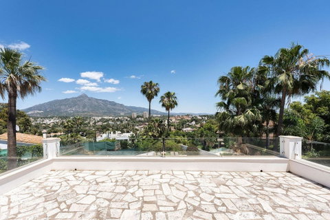 Detached Villa in Marbella, Costa del Sol – 4 beds – 2990000 € - photo 37 of 45