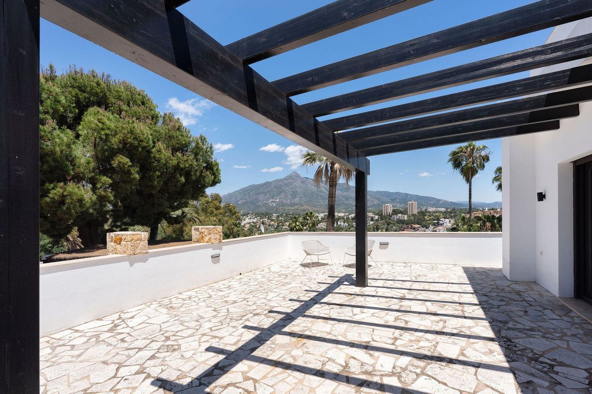 Detached Villa in Marbella, Costa del Sol – 4 beds – 2990000 € - photo 39 of 45