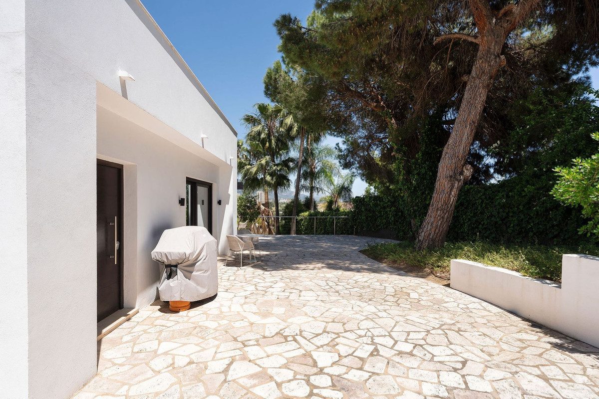 Detached Villa in Marbella, Costa del Sol – 4 beds – 2990000 € - photo 41 of 45