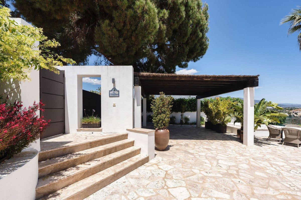 Detached Villa in Marbella, Costa del Sol – 4 beds – 2990000 € - photo 42 of 45