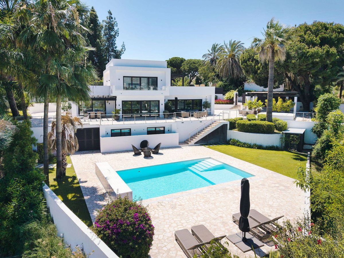 Detached Villa in Marbella, Costa del Sol – 4 beds – 2990000 € - photo 43 of 45