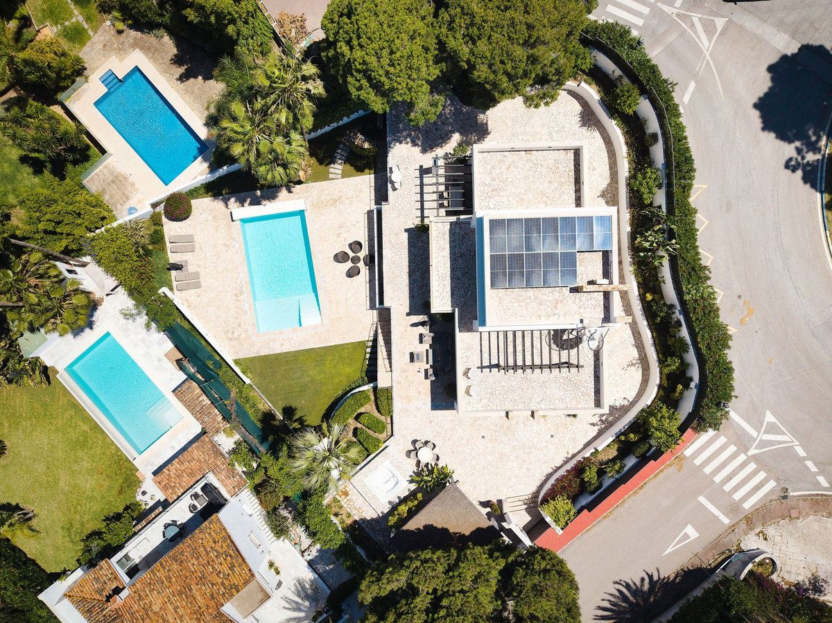 Detached Villa in Marbella, Costa del Sol – 4 beds – 2990000 € - photo 44 of 45