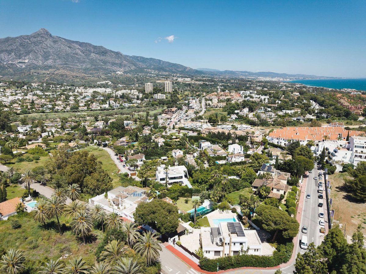 Detached Villa in Marbella, Costa del Sol – 4 beds – 2990000 € - photo 45 of 45