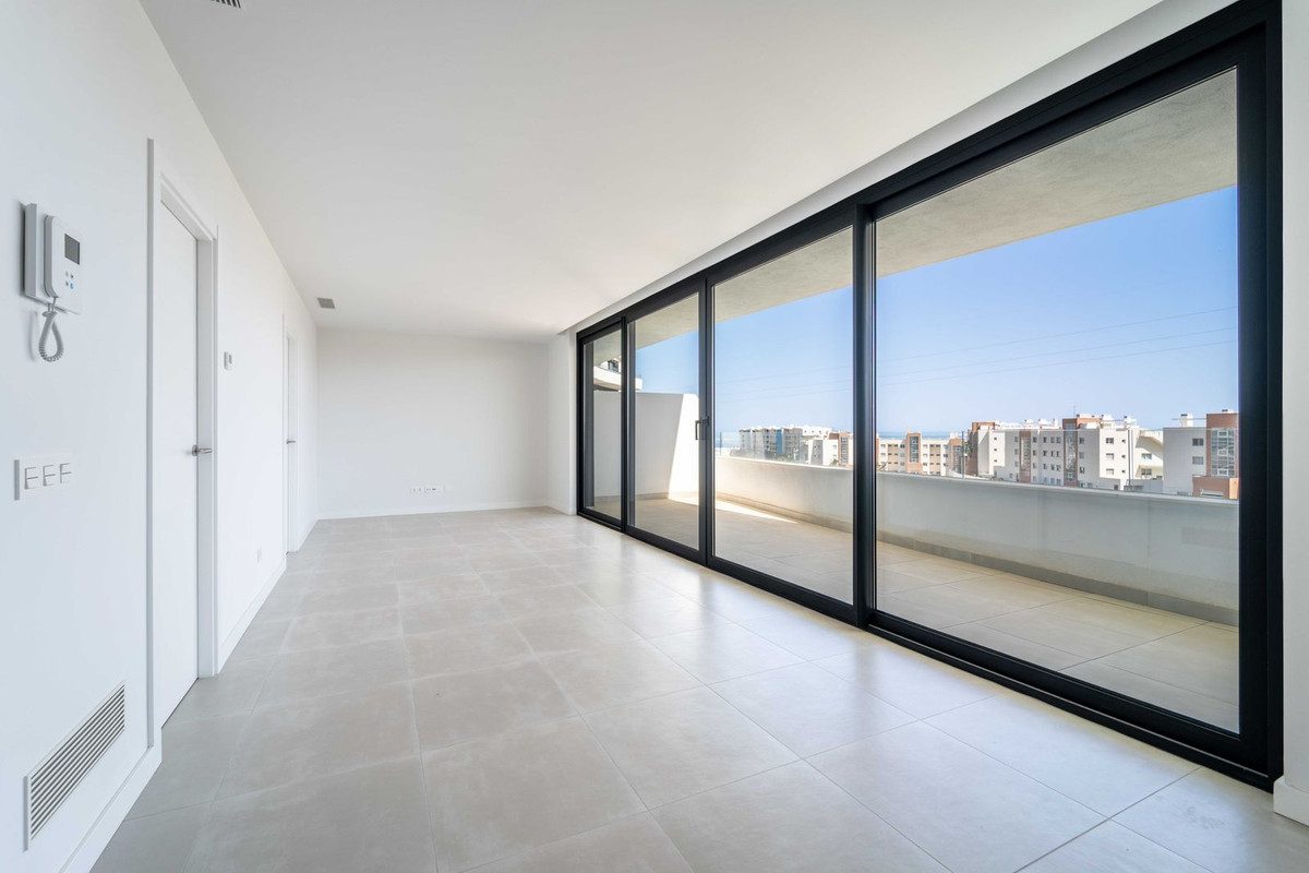 Middle Floor Apartment in Fuengirola, Costa del Sol – 2 beds – 449000 € - photo 8 of 22