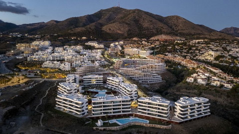 Middle Floor Apartment in Fuengirola, Costa del Sol – 2 beds – 449000 € - photo 9 of 22