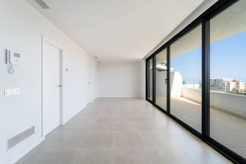 Middle Floor Apartment in Fuengirola, Costa del Sol – 2 beds – 449000 € - photo 10 of 22