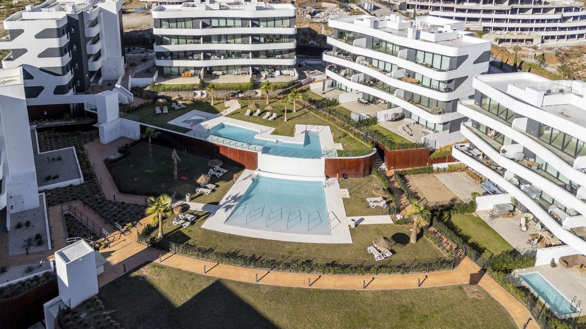 Middle Floor Apartment in Fuengirola, Costa del Sol – 2 beds – 449000 € - photo 11 of 22