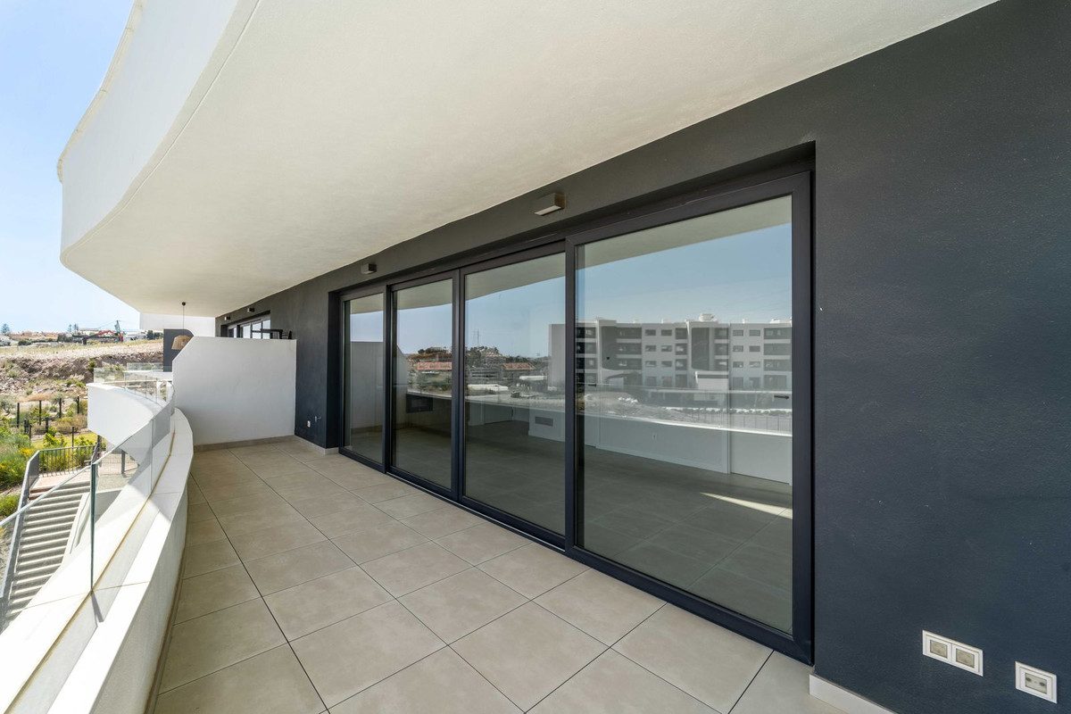 Middle Floor Apartment in Fuengirola, Costa del Sol – 2 beds – 449000 € - photo 12 of 22