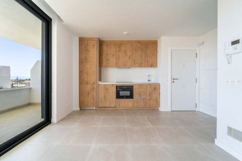 Middle Floor Apartment in Fuengirola, Costa del Sol – 2 beds – 449000 € - photo 13 of 22