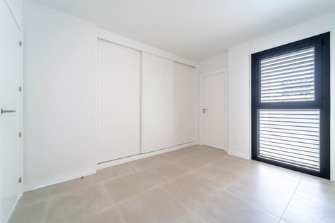 Middle Floor Apartment in Fuengirola, Costa del Sol – 2 beds – 449000 € - photo 16 of 22