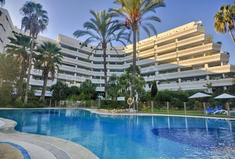 Middle Floor Apartment in Marbella, Costa del Sol – 2 beds – 1199000 €
