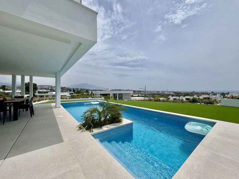 Detached Villa in Estepona, Costa del Sol – 6 beds – 2980000 €