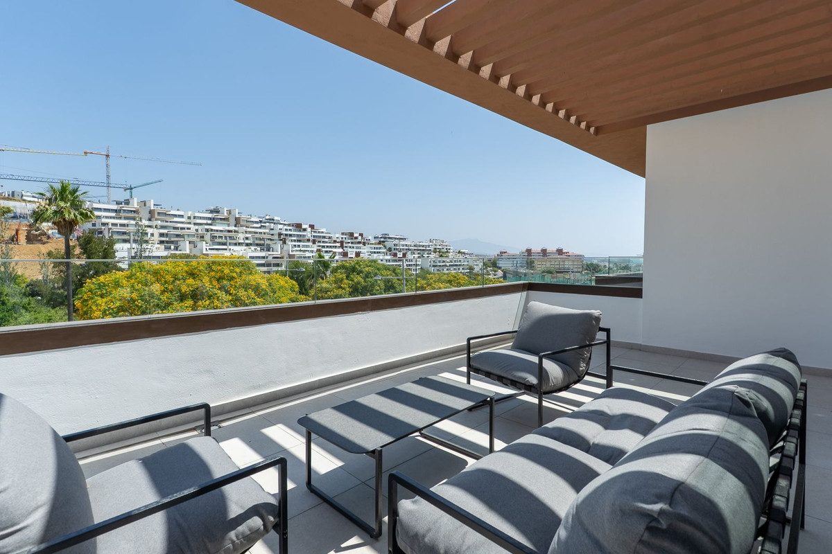 Middle Floor Apartment in Estepona, Costa del Sol – 3 beds – 690000 € - photo 1 of 25