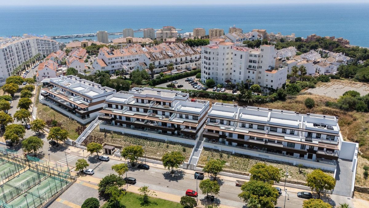 Middle Floor Apartment in Estepona, Costa del Sol – 3 beds – 690000 € - photo 9 of 25