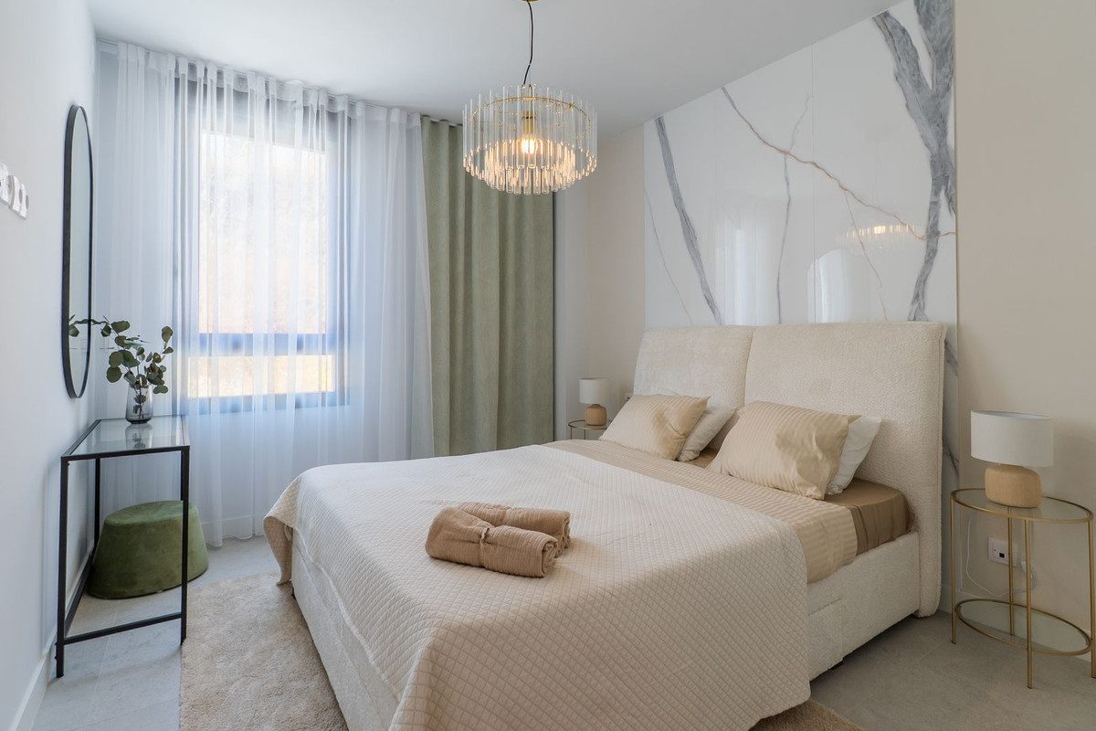 Middle Floor Apartment in Estepona, Costa del Sol – 3 beds – 690000 € - photo 11 of 25
