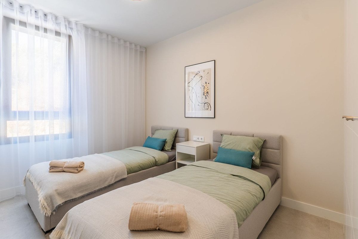 Middle Floor Apartment in Estepona, Costa del Sol – 3 beds – 690000 € - photo 13 of 25