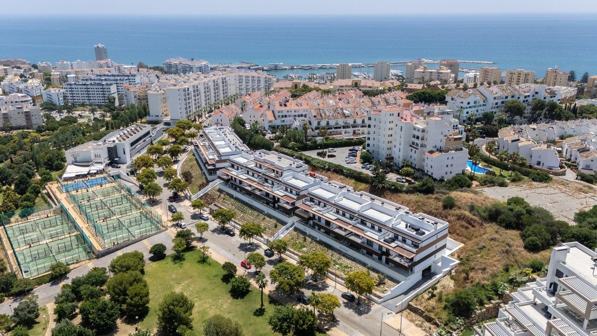 Middle Floor Apartment in Estepona, Costa del Sol – 3 beds – 690000 € - photo 25 of 25