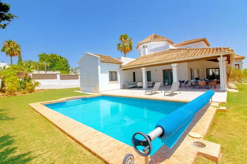 Detached Villa in El Paraiso, Costa del Sol – 3 beds – 1400000 €
