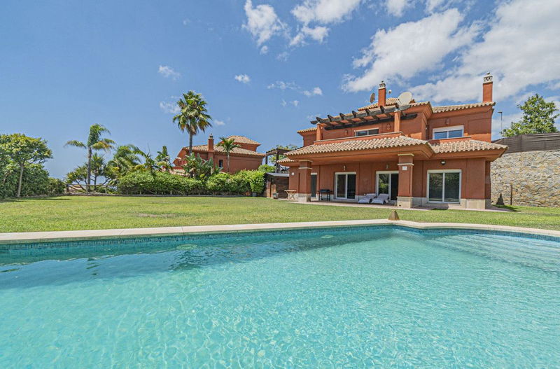 Detached Villa in Marbella, Costa del Sol – 5 beds – 1690000 €