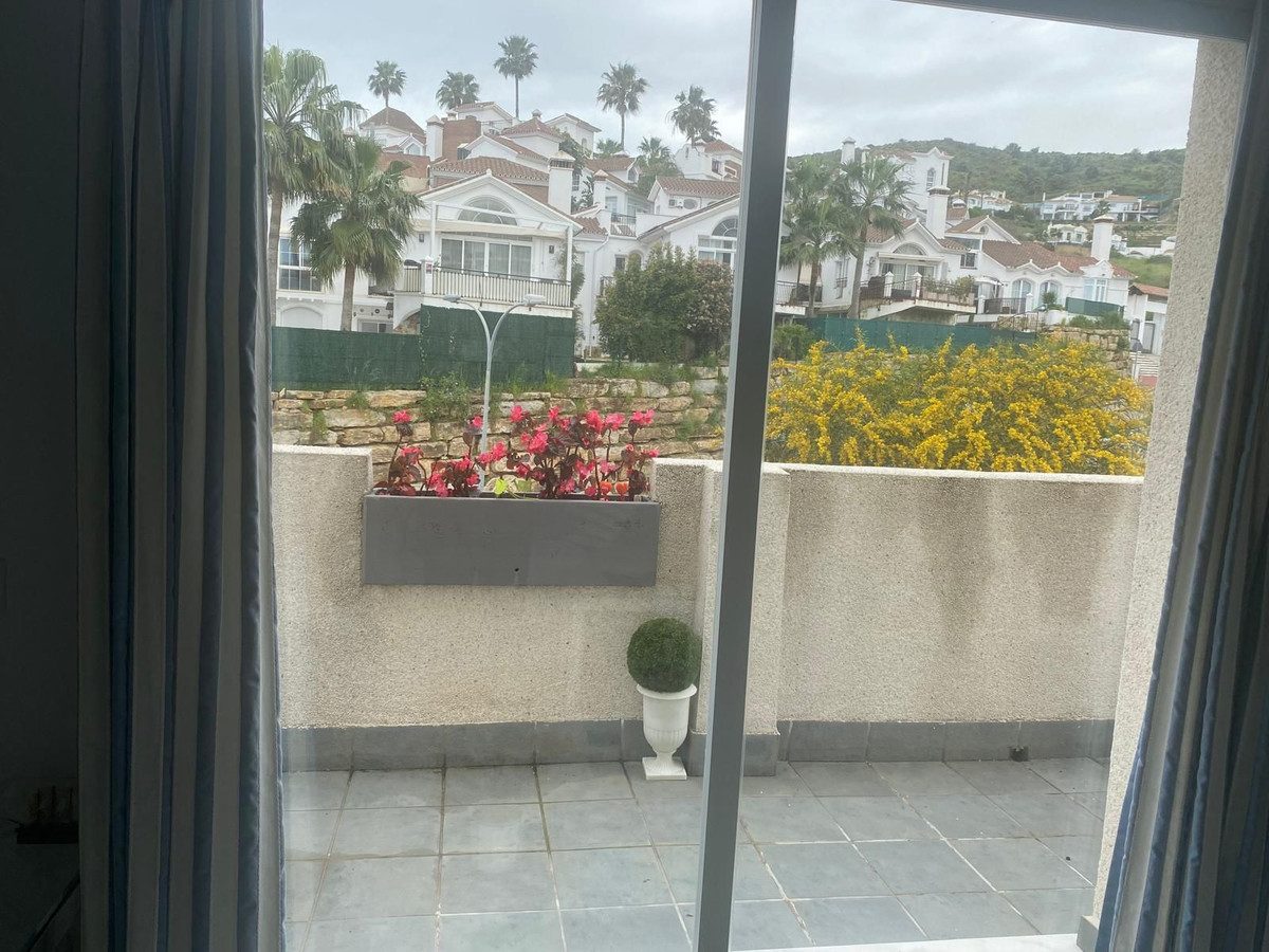 Middle Floor Apartment in Mijas, Costa del Sol – 2 beds – 340000 € - photo 12 of 37