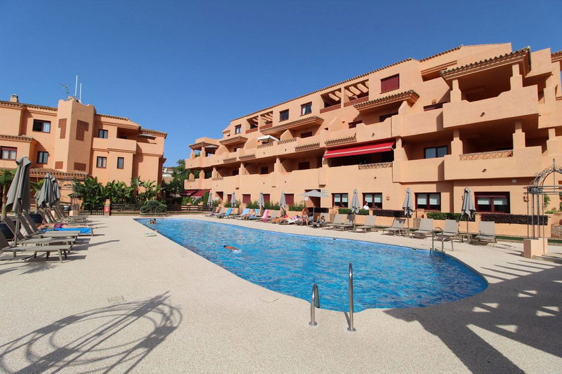 Middle Floor Apartment in El Paraiso, Costa del Sol – 2 beds – 310000 €