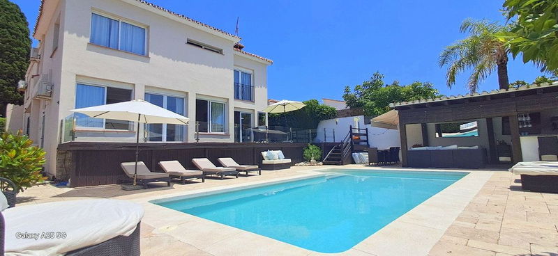 Detached Villa in Marbella, Costa del Sol – 6 beds – 1894500 €