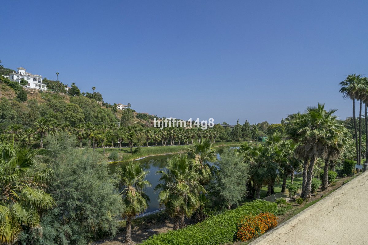 Middle Floor Apartment in Torremolinos, Costa del Sol – 2 beds – 399000 € - photo 1 of 21