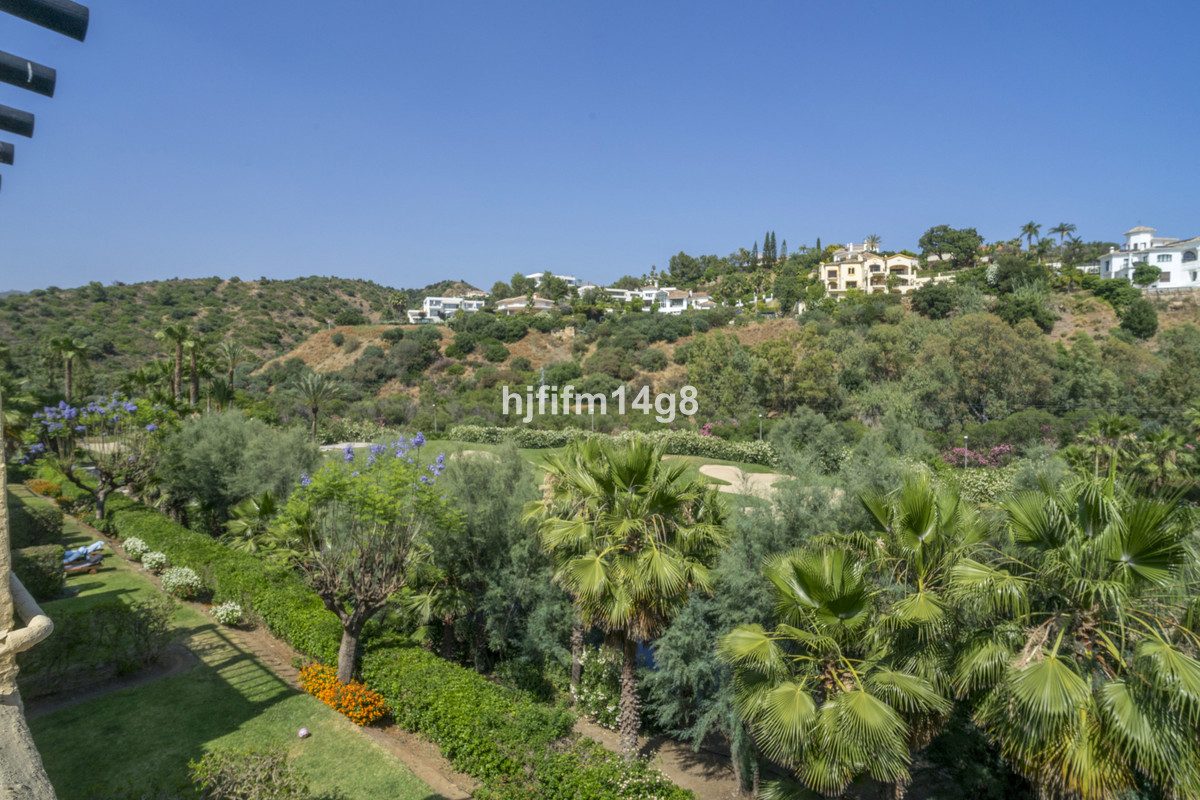 Middle Floor Apartment in Torremolinos, Costa del Sol – 2 beds – 399000 € - photo 2 of 21