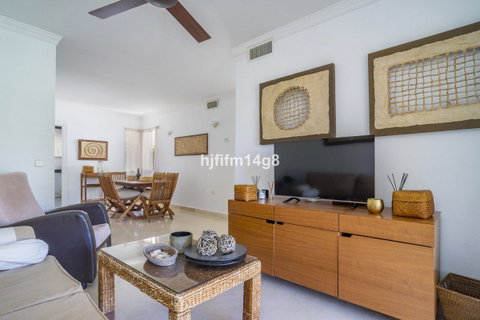 Middle Floor Apartment in Torremolinos, Costa del Sol – 2 beds – 399000 € - photo 5 of 21