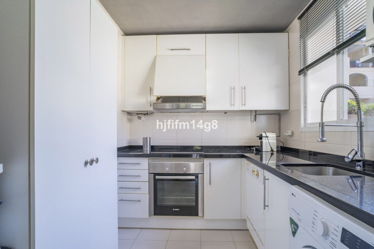 Middle Floor Apartment in Torremolinos, Costa del Sol – 2 beds – 399000 € - photo 9 of 21