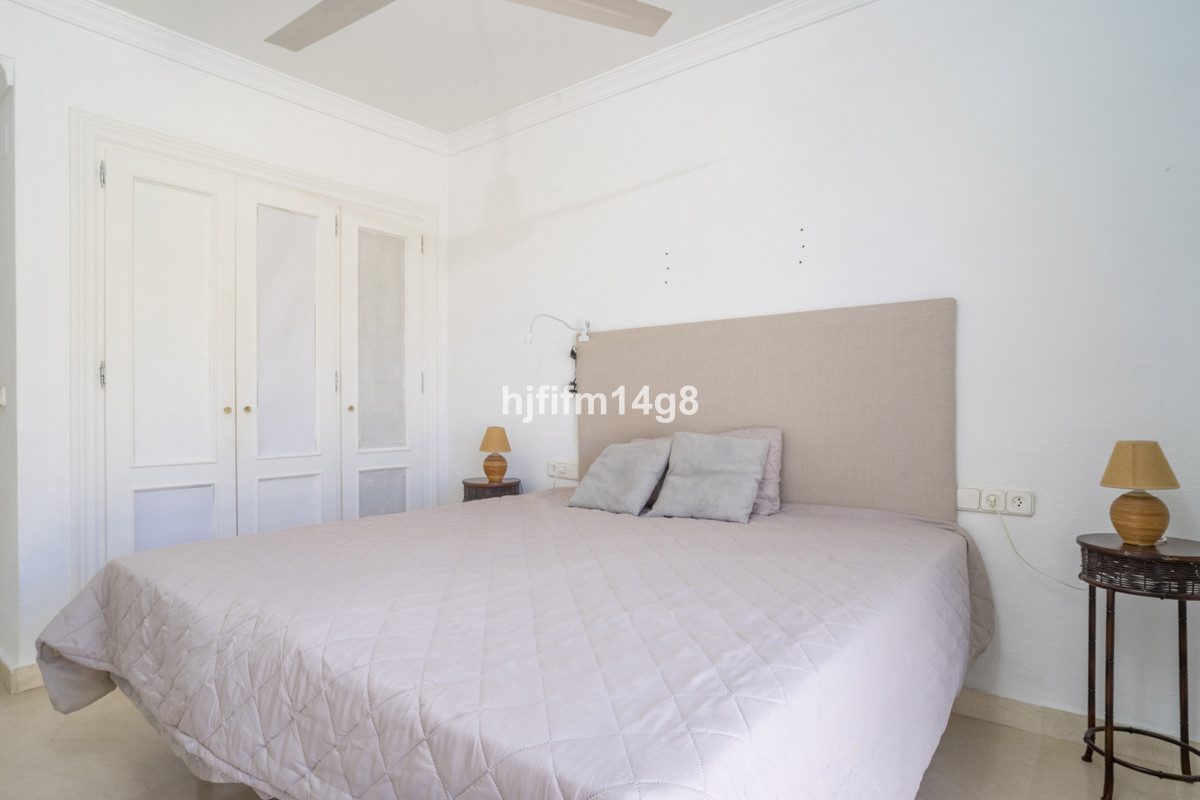 Middle Floor Apartment in Torremolinos, Costa del Sol – 2 beds – 399000 € - photo 12 of 21