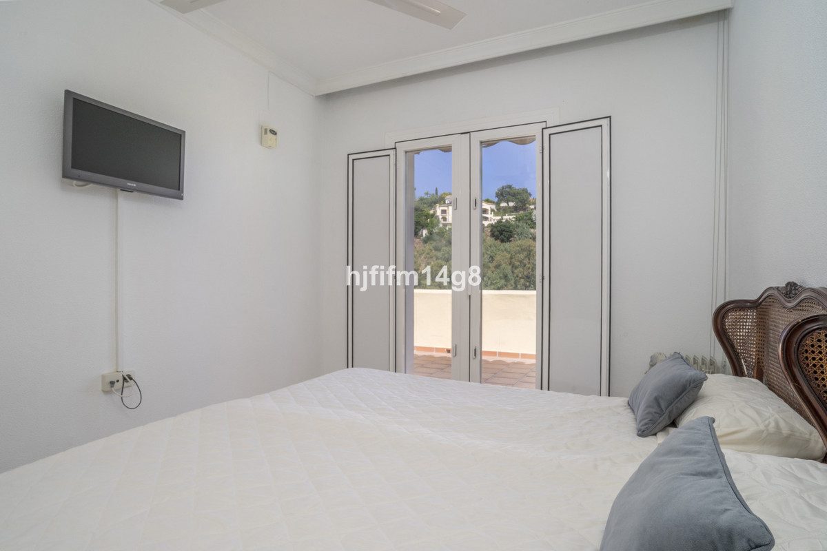 Middle Floor Apartment in Torremolinos, Costa del Sol – 2 beds – 399000 € - photo 16 of 21