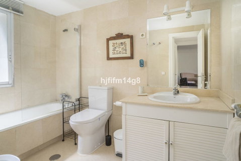 Middle Floor Apartment in Torremolinos, Costa del Sol – 2 beds – 399000 € - photo 17 of 21