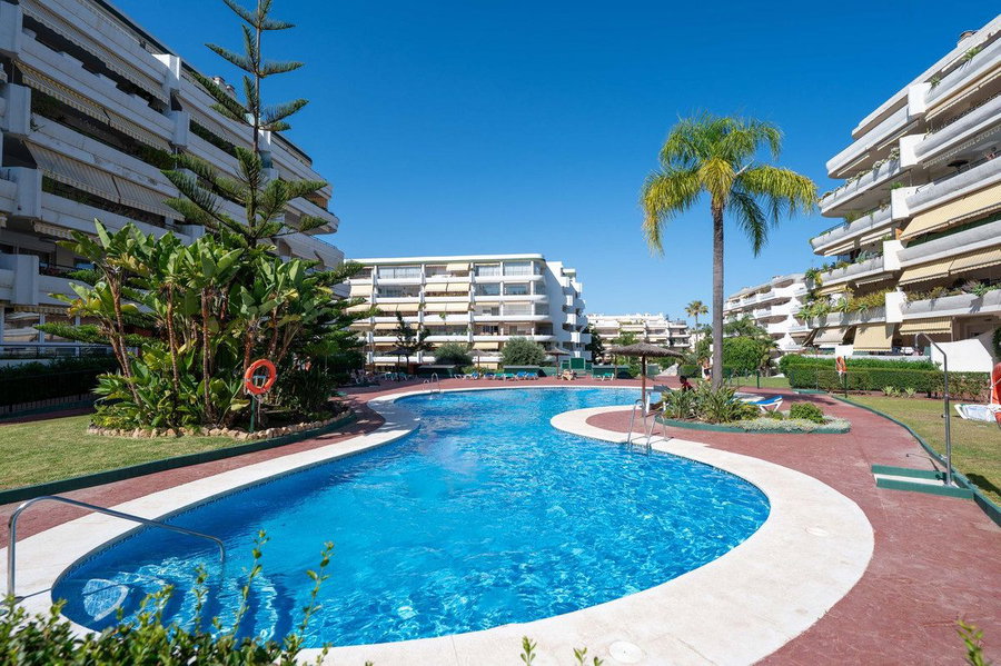 Middle Floor Apartment in Torremolinos, Costa del Sol – 3 beds – 500000 € - photo 1 of 27