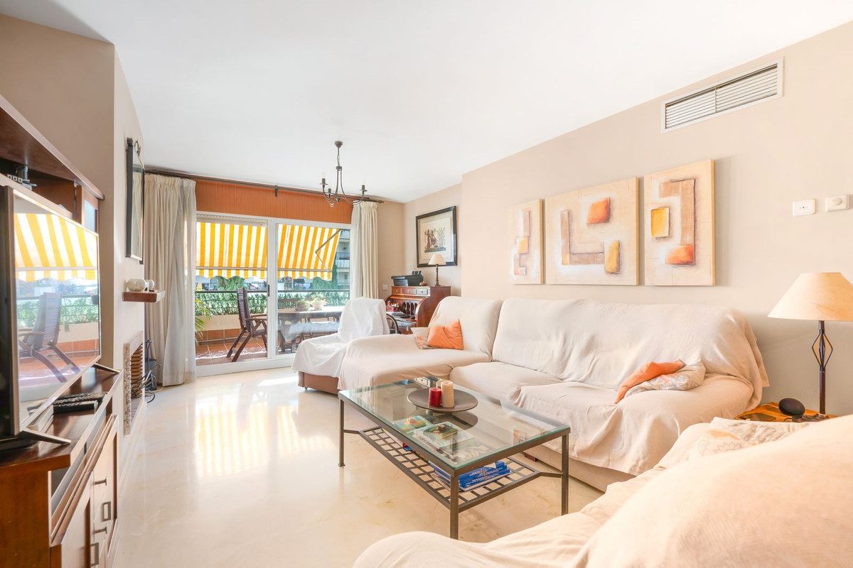Middle Floor Apartment in Torremolinos, Costa del Sol – 3 beds – 500000 € - photo 3 of 27