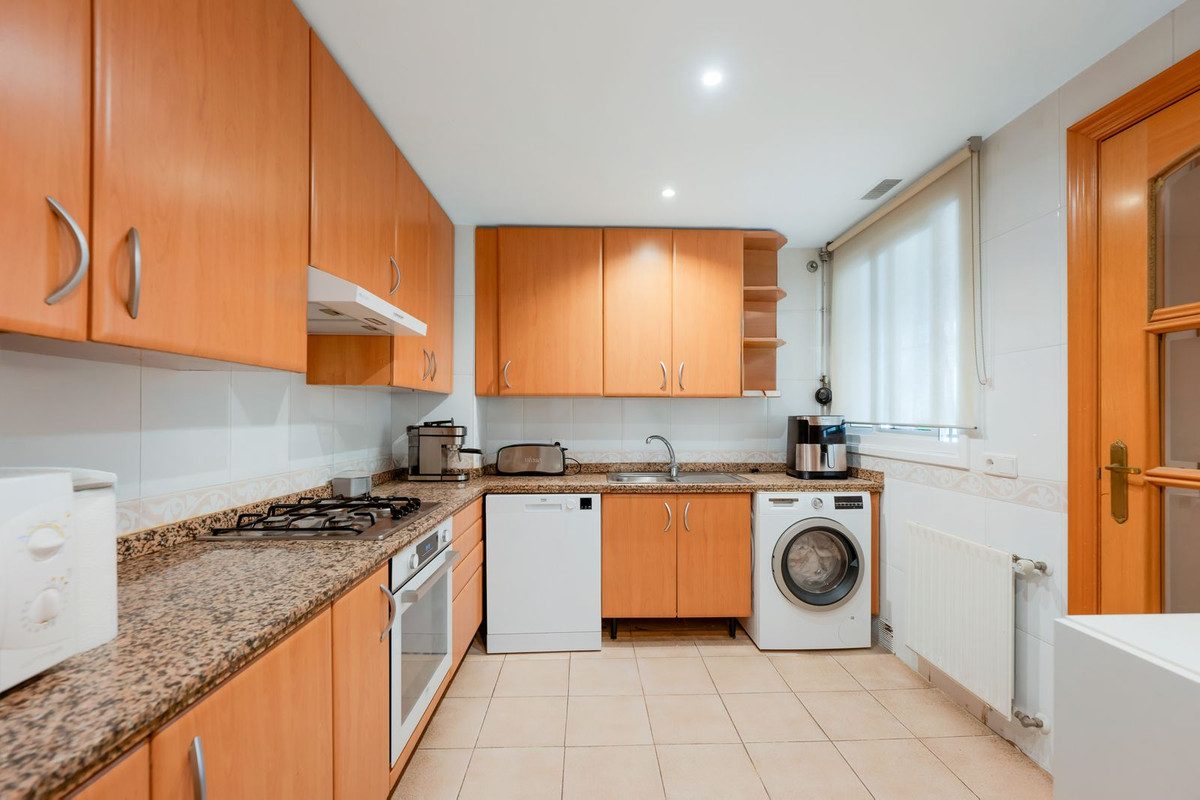 Middle Floor Apartment in Torremolinos, Costa del Sol – 3 beds – 500000 € - photo 4 of 27