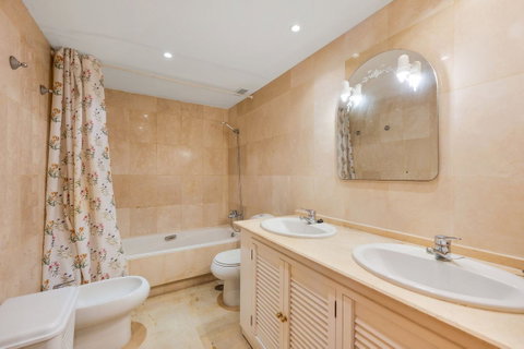 Middle Floor Apartment in Torremolinos, Costa del Sol – 3 beds – 500000 € - photo 6 of 27