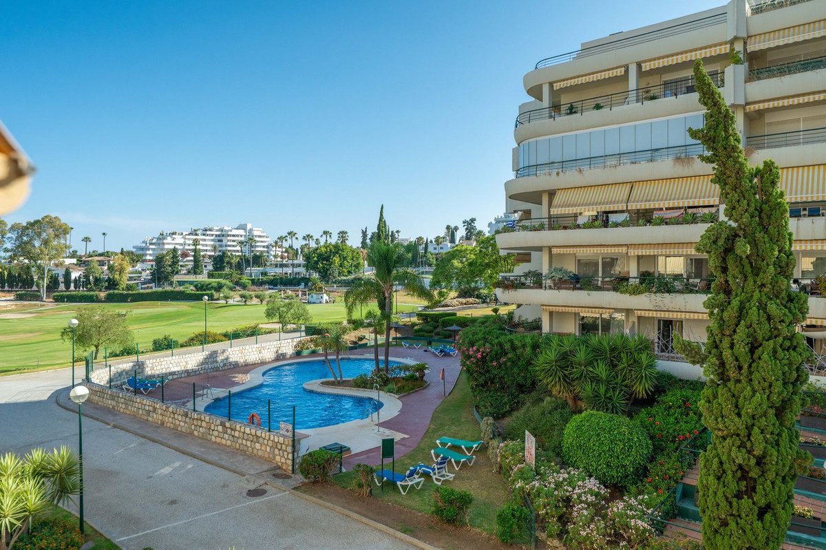 Middle Floor Apartment in Torremolinos, Costa del Sol – 3 beds – 500000 € - photo 7 of 27
