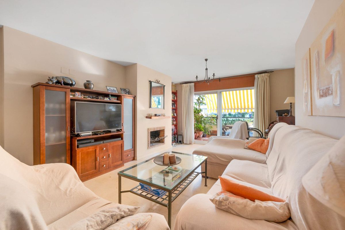 Middle Floor Apartment in Torremolinos, Costa del Sol – 3 beds – 500000 € - photo 8 of 27